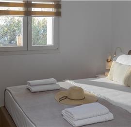 4 bedroom villa with pool by the sea, near Corfu town, sleeps 8